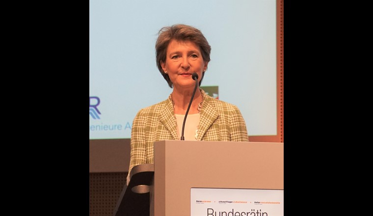 Bundesrätin Simonetta Sommaruga am Jubiläums-Fernwärme-Forum: «Das Bewusstsein ist da: Investitionen in erneuerbare Energie und damit auch in die Fernwärme zahlen sich aus.»