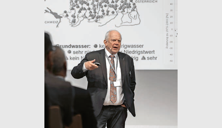 Uno sguardo al Paese vicino: Martin Grambow, capo del Dipartimento per la gestione delle acque e la geologia del Ministero bavarese per l'ambiente e la protezione dei consumatori, ha presentato la strategia "Water Future Bavaria 2050".