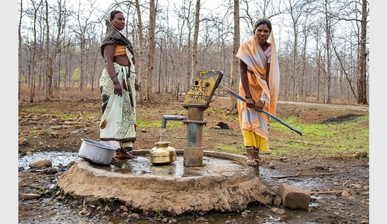 Immer mehr Menschen in Indien pumpen immer grössere Mengen an Wasser aus der Tiefe – vermeintlich sauberes Grundwasser. 