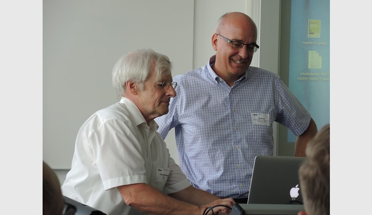 Walter Baumgartner (aeB) und Urs Manser, Leiter Bildung und Dienste SVGW, beim informellen Austausch über den Weiterbildungs- und Informationstag in Sursee.