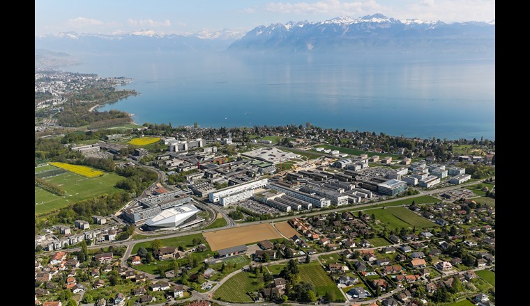 Le campus de l'EPFL est alimenté en chaleur et en froid par un système sophistiqué dans lequel l'eau de lac est utilisée comme source d'énergie pour les pompes à chaleur. Comme le système est désuet et a atteint ses limites de capacité, l'ensemble de l'infrastructure de chauffage et de refroidissement sera renouvelé d'ici 2021. (Source: EPFL)