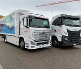 Alternative Antriebe senken den CO2-Ausstoss im Güterverkehr: Wasserstoff- und Biogas-LKW der Migros. (Bild: Migros)