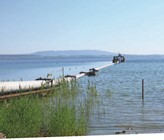 512-m-Rohrstrang beim Einwassern. 512-m-Rohrstrang beim Einwassern.