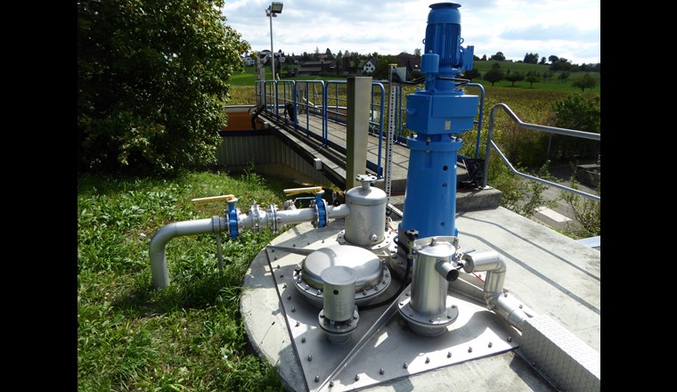 Des quantités importantes de méthane sont émises dans l’atmosphère dans les STEP communales, le traitement anaérobie des boues (digestion) étant particulièrement touché. Il existe ici un potentiel important de réduction des émissions de gaz à effet de serre. Pour les boues, des mesures simples permettent de réduire considérablement la perte de méthane et d’augmenter la quantité de gaz d’épuration utilisable.
