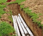 Sowohl Versorger wie auch Landwirte stützen sich bei den Vereinbarungen über Entschädigungen für Schächte und Leitungen auf die gemeinsamen Empfehlungen des VSE, VSA, SBB, SVGW, Swissgrid, Swisscom, sowie des Schweizerischen Bauernverbandes. (© SBV) Sowohl Versorger wie auch Landwirte stützen sich bei den Vereinbarungen über Entschädigungen für Schächte und Leitungen auf die gemeinsamen Empfehlungen des VSE, VSA, SBB, SVGW, Swissgrid, Swisscom, sowie des Schweizerischen Bauernverbandes. (© SBV)