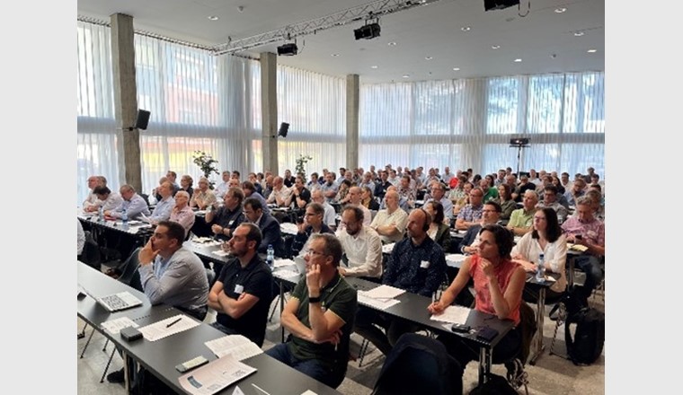 L'interesse per il seminario sull’idrogeno presso la sala congressi di Bienne è stato grande, con una sala completamente piena. (©SSIGA)
