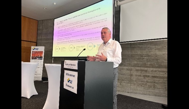 Rudy Van Beurden, Senior Vice President Public Affairs chez FluxSwiss, a expliqué dans son exposé comment le secteur gazier entendait entamer la transition vers l’hydrogène. (©SVGW)