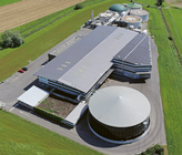 Die Vergärung von Gülle und Mist zu Biogas kann einen wichtigen Beitrag zur Energieversorgung der Schweiz leisten. Zudem reduzieren sich bei der
Gewinnung von Biogas die Klimaauswirkungen erheblich. (Bild: SwissFarmerPower, Inwil LU)