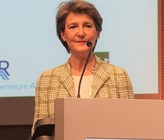 Bundesrätin Simonetta Sommaruga am Jubiläums-Fernwärme-Forum: «Das Bewusstsein ist da: Investitionen in erneuerbare Energie und damit auch in die Fernwärme zahlen sich aus.»