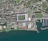 La STEP de Neuchâtel prise entre les complexes sportifs, le stade de foot, le port et le lac