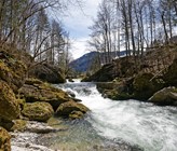 Forschende der Eawag zeigen nun auf, dass es für unsere Wassersysteme mindestens genauso entscheidend ist, mit welchen Massnahmen der Mensch auf das veränderte Klima reagiert – etwa in der Landwirtschaft oder bei der Wasserkraft. (Bild: ©U.Pic Project/adobestock). Forschende der Eawag zeigen nun auf, dass es für unsere Wassersysteme mindestens genauso entscheidend ist, mit welchen Massnahmen der Mensch auf das veränderte Klima reagiert – etwa in der Landwirtschaft oder bei der Wasserkraft. (Bild: ©U.Pic Project/adobestock).
