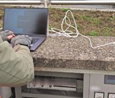 Steuerkabinen sind leicht zu öffnen: Auch so funktioniert der Zugriff auf das Netzwerk einer Kläranlage – dank Leuchtweste völlig unauffällig. Steuerkabinen sind leicht zu öffnen: Auch so funktioniert der Zugriff auf das Netzwerk einer Kläranlage – dank Leuchtweste völlig unauffällig.