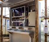 Kernstück der mobilen Handwaschstation ist das Wassermodul aus dem Blue Diversion Autarky Projekt. (Bild: ©Autarky, Eawag) Kernstück der mobilen Handwaschstation ist das Wassermodul aus dem Blue Diversion Autarky Projekt. (Bild: ©Autarky, Eawag)