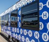 Die im Betrieb emissionsfreien Alstom-Triebzüge des Modells Coradia iLint können dank einer Reichweite von 1000 km mit nur einer Tankfüllung den ganzen Tag lang emissionsfrei fahren. Damit werden 1,6 Mio. Liter Diesel pro Jahr nicht mehr verbraucht und somit 4400 Tonn en CO2 nicht mehr erzeugt.(© S.A. Nagel/evb) Die im Betrieb emissionsfreien Alstom-Triebzüge des Modells Coradia iLint können dank einer Reichweite von 1000 km mit nur einer Tankfüllung den ganzen Tag lang emissionsfrei fahren. Damit werden 1,6 Mio. Liter Diesel pro Jahr nicht mehr verbraucht und somit 4400 Tonn en CO2 nicht mehr erzeugt.(© S.A. Nagel/evb)