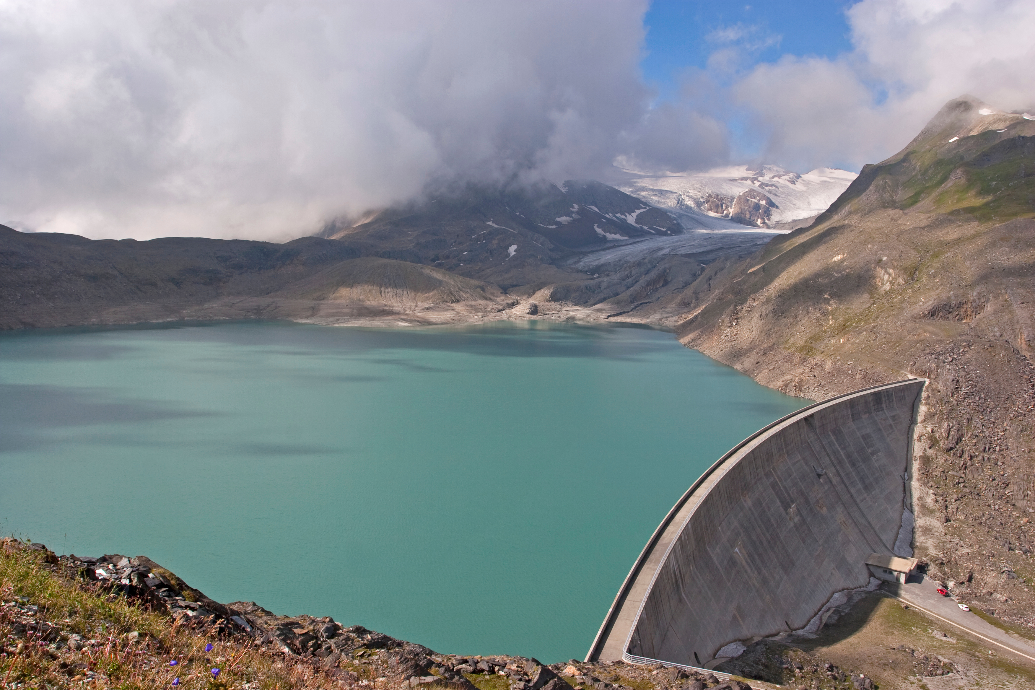 Aufgrund ihrer Langlebigkeit und starken Bioakkumulation verbreiten sich PFAS in Gewässern und reichern sich im Fleisch von Fischen an. (Bild: ©Von Hans und Christa Ede/adobestock)