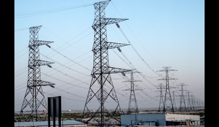 Les préparatifs pour une possible pénurie d’électricité sont en cours – le webinaire suscite un vif intérêt chez les distributeurs d’eau. (Image: ©edresjr/adobestock)