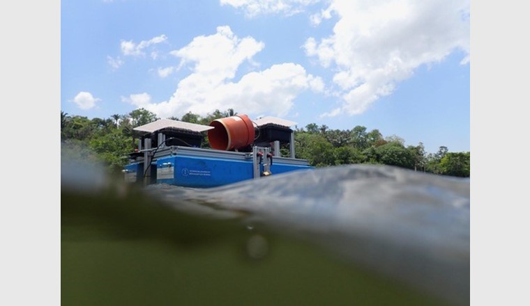 Der an der TU Freiberg entwickelte Mess-Roboter auf den Gewässern des Amazonas. (Bild: ©TU Bergakademie Freiberg/J. Matschullat)