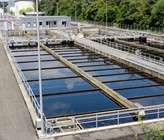 Ein Vorstoss verlangt, dass die Schweizer ARA mehr Stickstoff aus dem Abwasser entfernen, als sie es heute schon tun. Ein Vorstoss verlangt, dass die Schweizer ARA mehr Stickstoff aus dem Abwasser entfernen, als sie es heute schon tun.