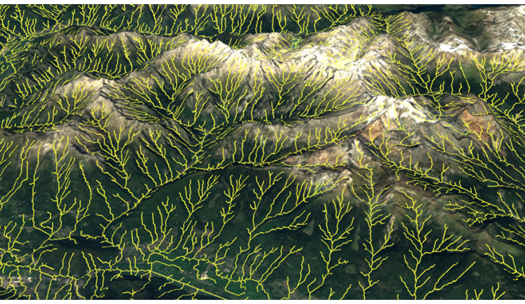 Anders als bisherige Datensätze bildet Hydrography90m auch kleinere und kleinste Arme von Fliessgewässern ab. Das Bild zeigt eine 3D-Visualisierung des Flussnetzes in einem Tal am Comer See (Italien). (Bild: ©Sami Domisch/IGB)