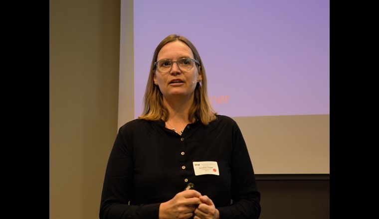 Dans son exposé intitulé «Les défis des modifications de réseau en zone urbaine», Dorothea Zuleger (WIFpartner AG) a résumé la situation: «Nous avons besoin d’un processus de liaison fort entre les différents acteurs.» Pour ce faire, un processus de coordination doit être mis en place.