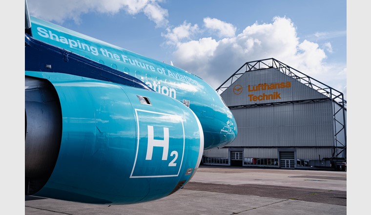 Die Flugzeughülle ist fertig gestaltet, nun werden in den kommenden Monaten die Wasserstoffkomponenten in den ausgemusterte Airbus A320 eingebaut. (© Lufhansa Technik)
