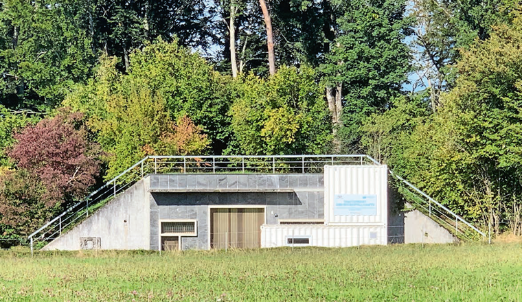 Pour faire face à la problématique des metabolites de chlorothalonil dans l'eau brute, le Service de l’eau de la Ville de Lausanne effectue des essais de traitement pour trouver la solution technico-économique la mieux adaptée sur les sites touchés. Au réservoir de Châtaignier un traitement par du charbon actif en micro-grain et de la nanofiltration directe, à fibres creuses sont examinés.