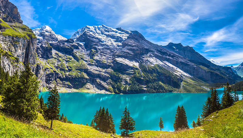 Oeschinensee bei Kandersteg im Berner Oberland (Bild: ©istock).