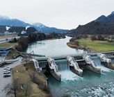 Axpo und Rhiienergie leisten mit der geplanten grünen Wasserstoffproduktion beim Wasserkraftwerk Reichenau einen wichtigen Beitrag zur Dekarbonisierung der Schweiz. (© Axpo) Axpo und Rhiienergie leisten mit der geplanten grünen Wasserstoffproduktion beim Wasserkraftwerk Reichenau einen wichtigen Beitrag zur Dekarbonisierung der Schweiz. (© Axpo)