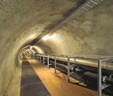 Wärmezentrale Kasino mit Fluchttunnel mit den Leitungen für Grundwasser und Fernwärme. Wärmezentrale Kasino mit Fluchttunnel mit den Leitungen für Grundwasser und Fernwärme.