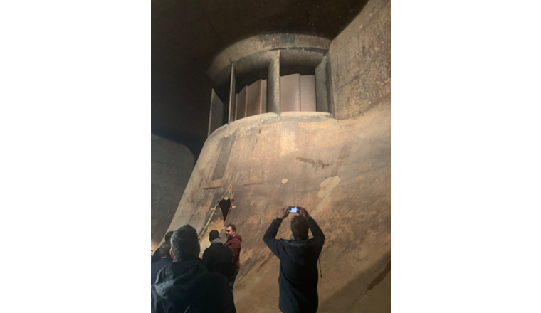 Avant la séance d’information, les participantes et participants ont eu l’opportunité exceptionnelle de visiter la turbine à sec dans le cadre d’une visite guidée de la centrale.