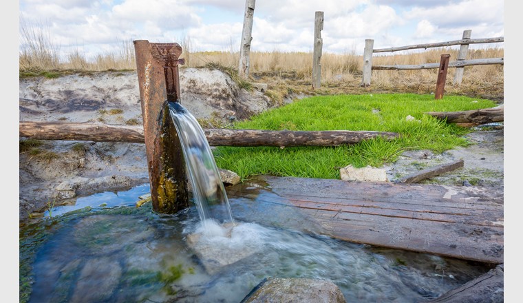 Das Grundwasser ist in gewissen Regionen auf der Welt mit Schadstoffen belastet. Neue Methoden der räumlichen Datenauswertung geben Aufschluss über potentielle Risikogebiete. (Bild: ©istock)