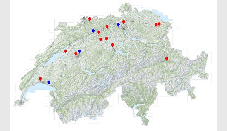 Fig. 4 Emplacements des stations-service à hydrogène en fonction (rouge) et en projet (bleu) accessibles au publique. (Sources: Mobilité H2 Suisse, [15] et Swisstopo, https://map.geo.admin.ch/)
