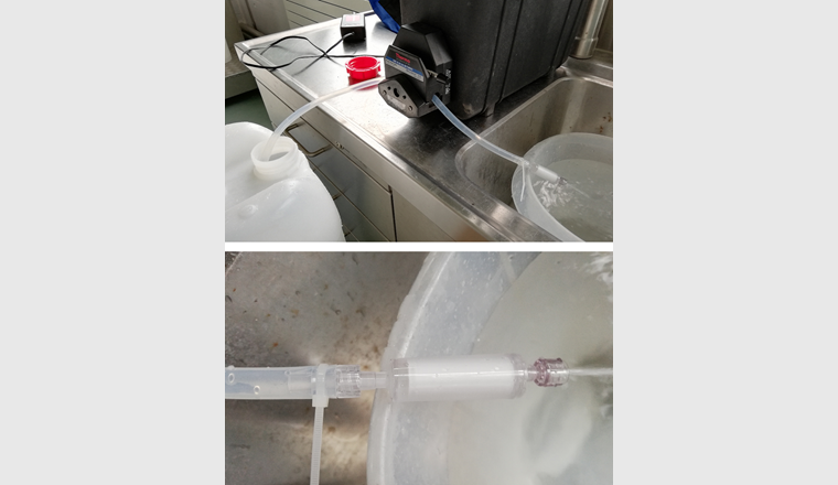Die Grundwasserprobe wurde gefiltert, um die DNA zu extrahieren. Dazu wurde die Probe aus dem Kanister in eine Filtereinheit (unten) gepumpt, die eine Membran mit einer Porengrösse von 0,22 µm enthielt.
(Fotos: Marjorie Couton, Eawag)