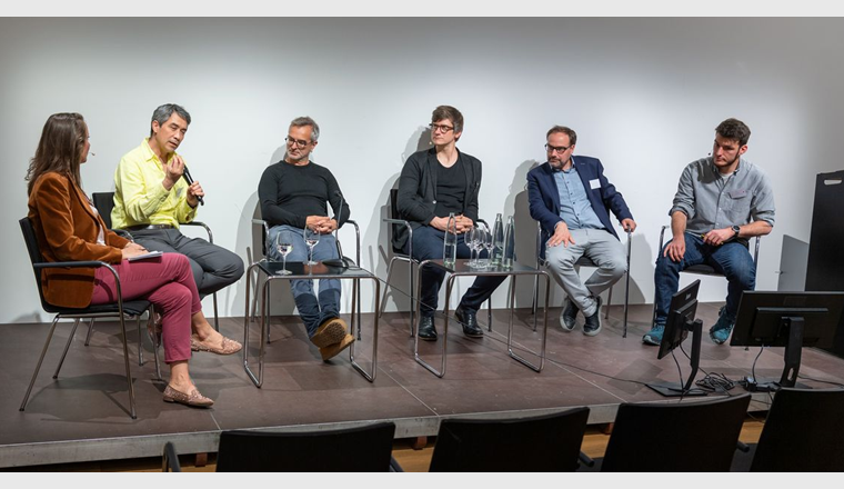 Podium mit Moderatorin Bettina Walch sowie den Fachleuten: Max Maurer, Roland Hohmann, Thies Brunken, Tobias Baur und Dominik Läng (von links nach rechts).
(©Foto ZHAW/Tevy)