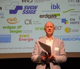 Karsten Reichart organisierte und moderierte die zweite SVGW-Fachtagung «Sicherheit und Gesundheit am Arbeitsplatz im Gas-, Wasser- und Fernwärmefach». Karsten Reichart organisierte und moderierte die zweite SVGW-Fachtagung «Sicherheit und Gesundheit am Arbeitsplatz im Gas-, Wasser- und Fernwärmefach».