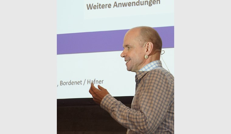 Matthias Hafner stellte zusammen mit Bettina Bordenet, beide SVGW, die neu erschienene SVGW-Empfehlung H1000 vor.