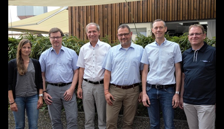 Présidents et secrétaires des commissions chaleur à distance (de gauche à droite): Monika Mörsch et Laurent Roquier (présidente et secrétaire de la FW-UK1), Michael Sarbach et Stefan Güpfert (président et secrétaire de la FW-HK), Patrick Steiger et Bernhard Feuerhuber (président et secrétaire de la FW-UK2)