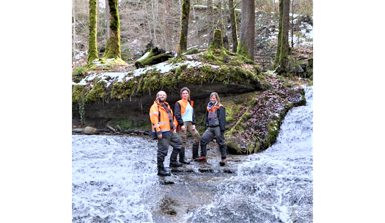 L’entité «Cours d’eau Et Pollution» (CEP) du Service de l’eau de Lausanne (de gauche à droite): Vincent Gregorio, Lucilia Pointet et Amélie Savioz.
(Photo: Jeremy Bierer)