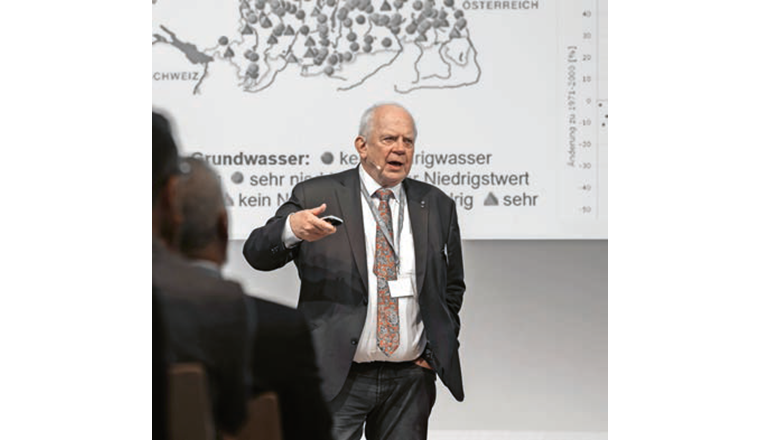 Regard sur le pays voisin : Martin Grambow, directeur du département de gestion des eaux et de géologie au ministère bavarois de l'environnement et de la protection des consommateurs, a présenté la stratégie "Avenir de l'eau en Bavière 2050".