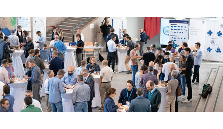 Apport d'énergie et temps d'échange et de discussion entre les participants du congrès sur l'eau.