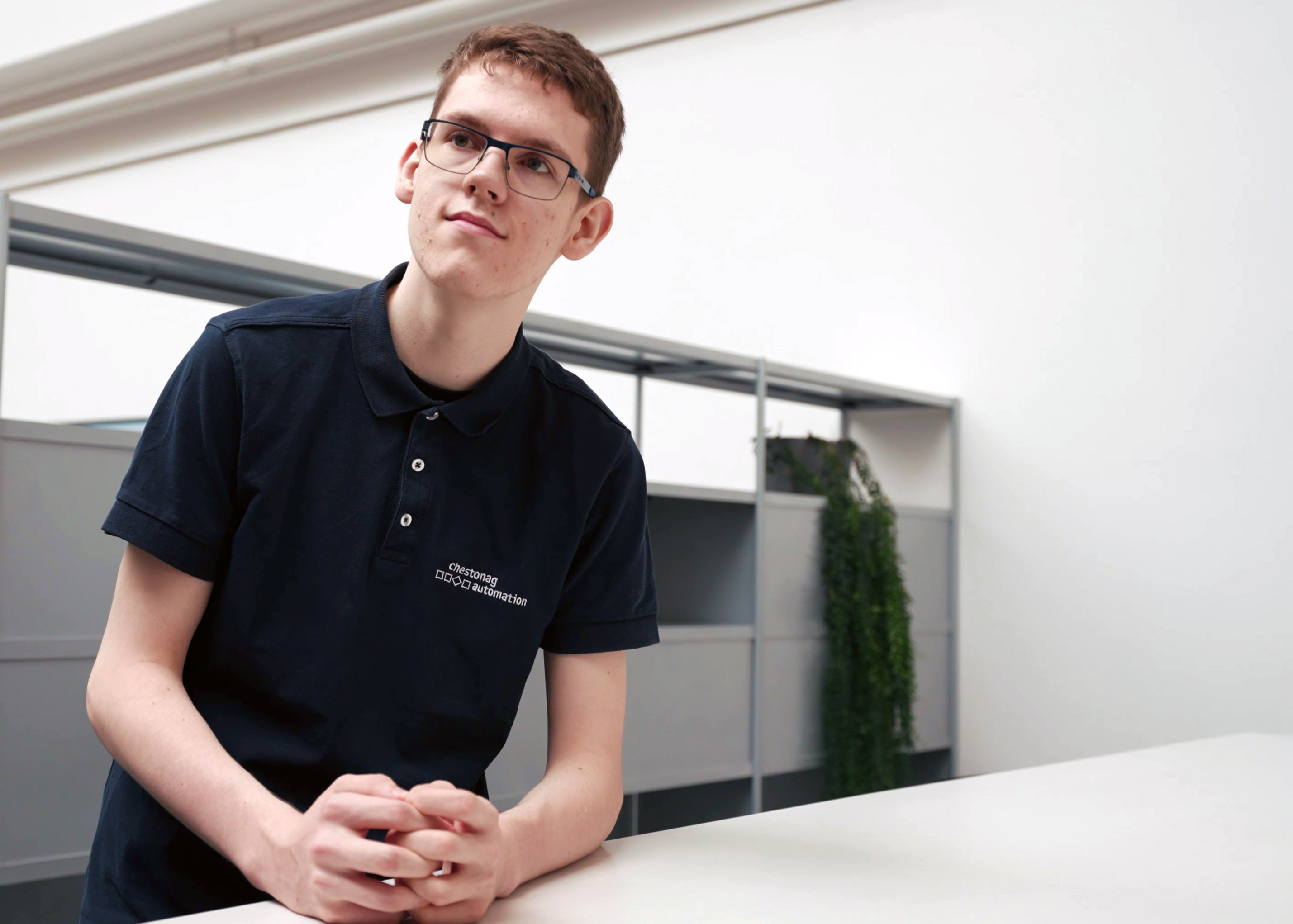 Dominik Zubler gibt Einblick in seinen Arbeitsalltag als Automatiker EFZ. Foto: NeoViso/VSA