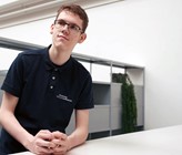 Dominik Zubler gibt Einblick in seinen Arbeitsalltag als Automatiker EFZ. Foto: NeoViso/VSA Dominik Zubler gibt Einblick in seinen Arbeitsalltag als Automatiker EFZ. Foto: NeoViso/VSA