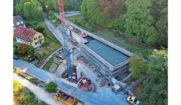 Fig. 10 Die Drohnenaufnahme zeigt das Pumpwerk Strickhof kurz nach Abschluss der Hochbauarbeiten.