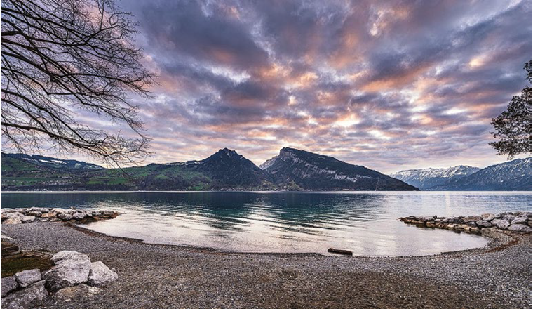 Neu geschaffenes Erholungsgebiet am Thunersee mit einer Flachwasserzone. Koordinaten: 2’620’284, 1’170’182 (Foto: Martin Mägli)