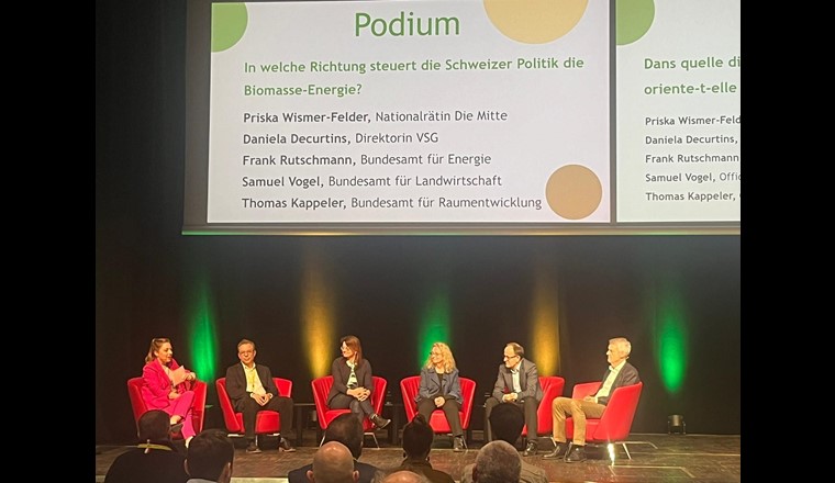 Discussion au podium avec présentrice Alexandra Märki (de gauche), Samuel Vogel, Priska Wismer-Felder, Daniela Decurtins, Frank Rutschmann et Thomas Kappeler