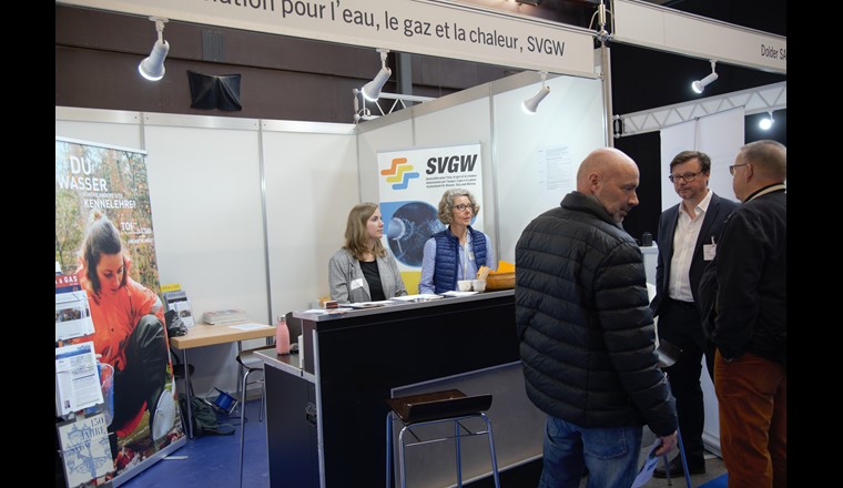 Diskussionen und Austausch am Stand von SVGW/VSA auf der Messe.