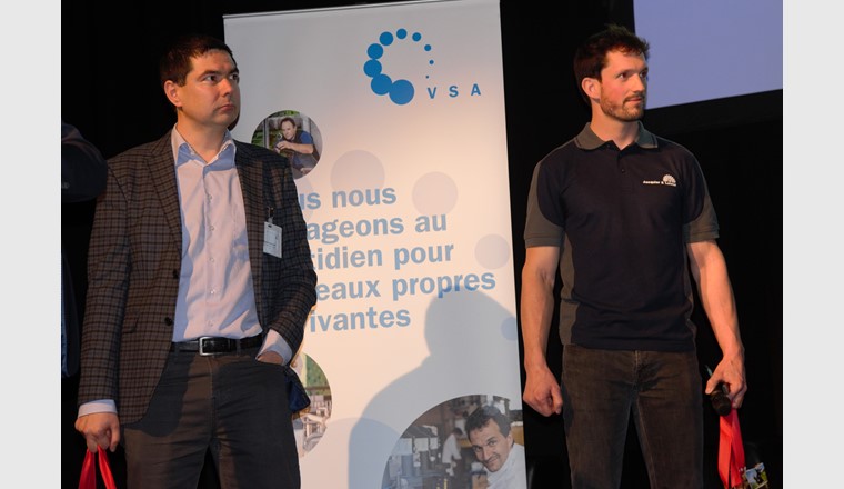 Vlad Hasmatuchi (links) und Sébastien Luisier präsentierten DuoTurbo, ein System zur Turbinierung von Trinkwasser.