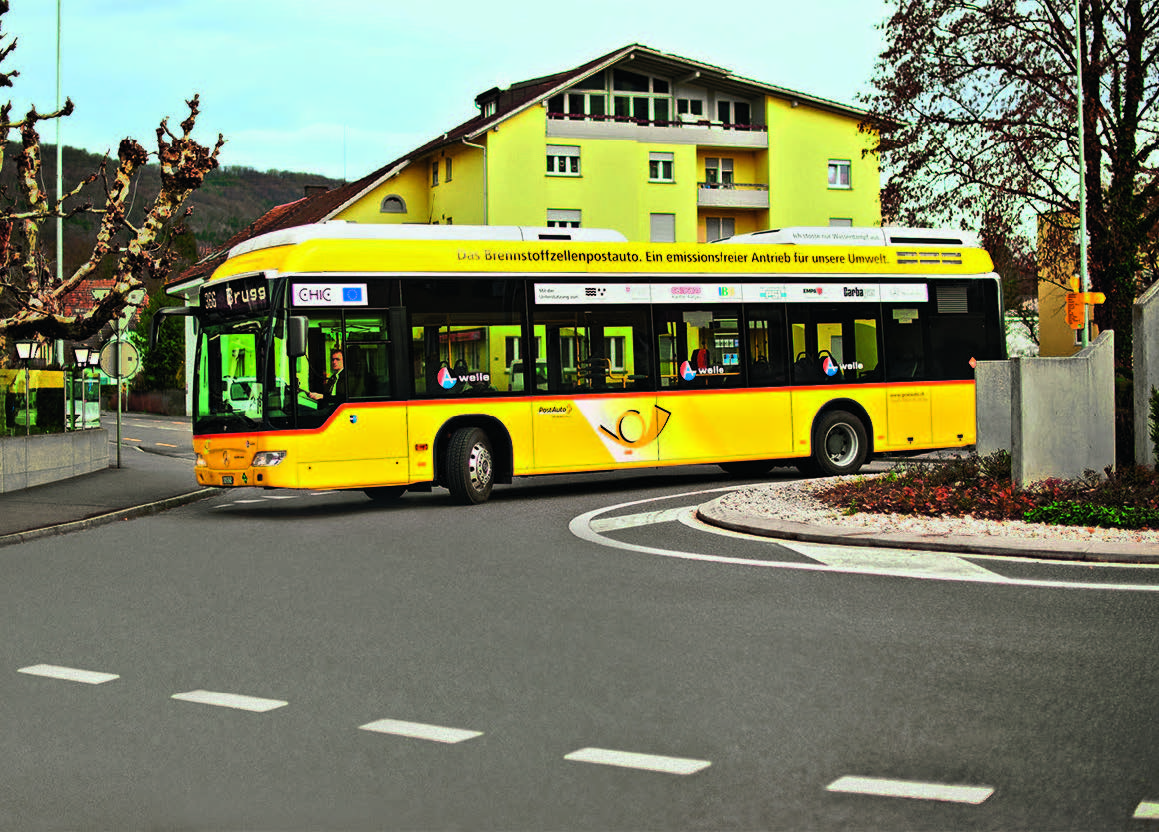 In einem fünfjährigen Probebetrieb waren bis 2017 schon einmal fünf wasserstoffbetriebene Postautos in der Region Brugg unterwegs. Bild aus dieser Zeit. (© Postauto AG)