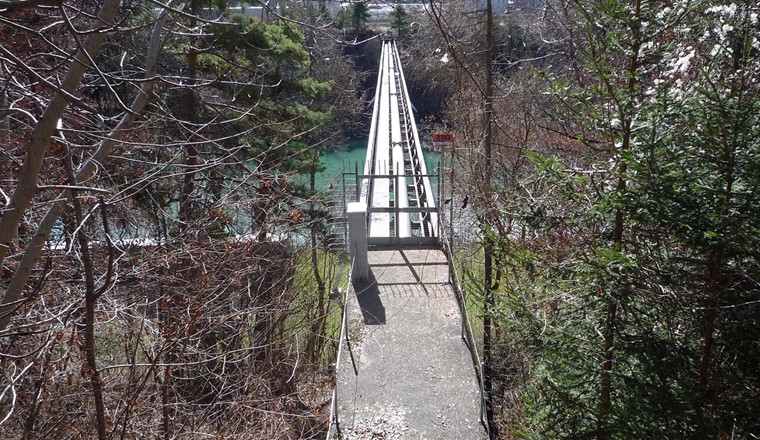 L' «Oleodotto del Reno», che attraversa il Reno a Domat-Ems. (Immagine: Wikipedia - Lago di Cauma CC BY-SA 4.0)