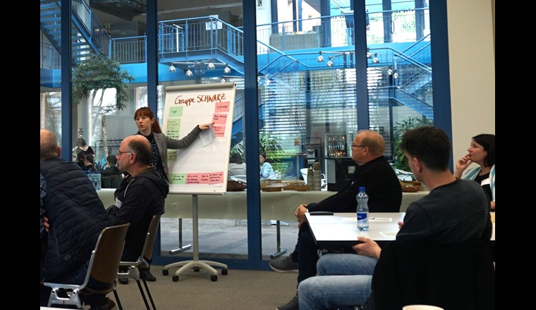 Drei Workshopsequenzen sorgten für regen Austausch unter den Teilnehmenden. Sie konnten ihre Erfahrungen einbringen und gemeinsam Lösungen erwägen. (Ank)